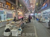 [르포] 칼바람만 맴도는 육거리시장···손님 끊기니 더 춥다