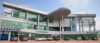 한복 입고 장자늪 카누까지… 충주 체험 관광, 봄바람 타고 기지개