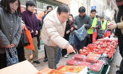 최민호 세종시장, 대평시장에서 설 명절 준비 한 번에