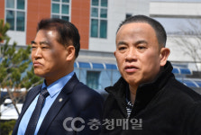 신용한 충북지사 예비후보 고소하는 명태균