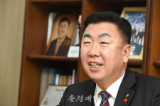 아버지의 삶에서 시작된 행정가의 길