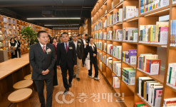 충북도청 본관 그림책 정원으로 재탄생