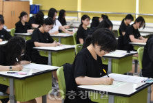 수능 6월 모의평가 치르는 고3 수험생
