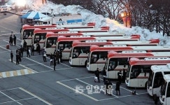 출발 대기중인 상봉단 버스