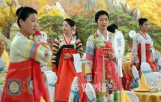 이산가족 상봉장, 눈에 띄는 북한 미녀들