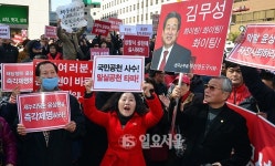 김무성 지지자들 '윤상현 제명' 상경 시위