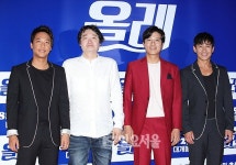 [IS포토] 오만석-채두병 감독-박희순-신하균, 올레 주역들