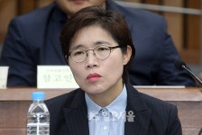 [영상] 가습기살균제 청문회에 출석한 LG생활건강 이정애 증인