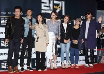 [IS포토] 월계수 양복점 대식구도 응원온 영화 럭키