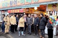 유정복 인천시장, 소래포구 어시장 화재발생 현장 방문