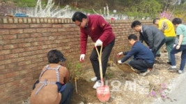 파주 문산읍, 장애인·아동과 함께하는 희망의 묘목 심기