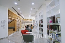 파주 중앙도서관 1층 커뮤니티 자료실 새 단장