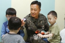 제 5기갑여단 방공중대 상사 전병진, 10년 간 고아원 후원