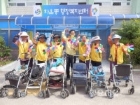 창원시 진해 자은동, 어르신 보행지킴이 안전 바람개비 배부