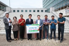 농협은행 사천시지부, 소외계층에게 토마토 기탁