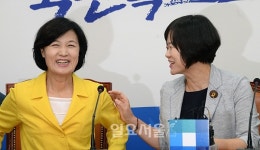 이정미 만난 추미애 '환한웃음'