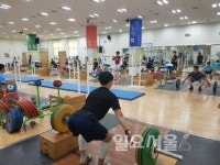 한국역도의 요람 고양 장미란체육관에 모인 역도 꿈나무들