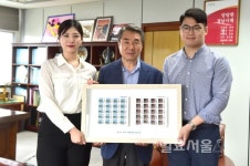 진주시장, 미국 발행 진주 관광 홍보 우표 2종 기증받다