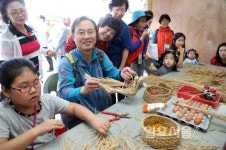 아빠와 함께 만드는 건강 짚풀공예 체험