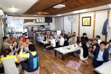 경주시의회 경제도시위원장, 사적관리과 직원 및 환경미화원 격려