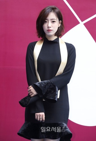 [IS포토|서울패션위크] 티아라 함은정, '분위기 잡고~'