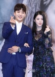 [IS포토] 장승조-한소희, 하트 뿅뿅 돈꽃 문제의 커플~