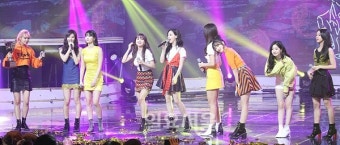 [IS포토|쇼챔피언] 앵콜무대 펼치는 '트와이스'