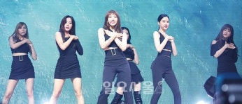 [IS포토] 원앤식스(ONE&SIX) 컴백한 에이핑크 