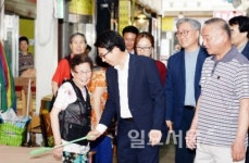 최종환 파주시장, 전통시장 방문으로 민생 행보