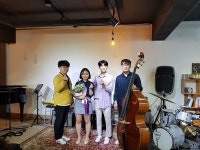 한 여름밤의 jazz의 선율, 무더위를 넘다