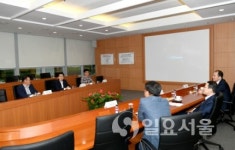 최종환 파주시장, 통일경제도시 건설을 위한 LGD 방문