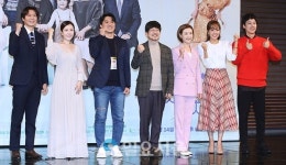 [IS포토] 화이팅 외치는 내사랑 치유기 김석용 PD와 주역들
