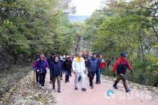지리산 회남재 숲길 1만 트레커 걸었다