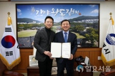 김해시, 제11회 김해전국미술대전 대상작품 기증받아