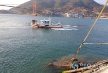 남해 노량항 방파제 앞 해상서 차량 인양