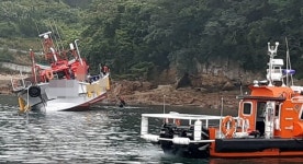 전남 여수 해상서 9.77t급 선박 좌초…해경, 11명 구조