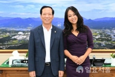 가수 박혜신 거창군에 장학금 1백 4000원 기탁