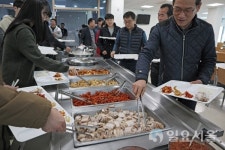 산청서 한돈 소비촉진 무료시식회