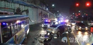 창원 동마산IC 교차로서 시내버스 등 3중 충돌...8명 부상