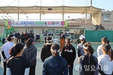 함양 찾은 동계전지훈련 테니스팀 격려