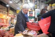 곽상욱 오산시장,  오색시장 찾아 설맞이 장보기 행사 가져