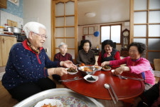임실군, 경로당 급식도우미 사업 활발…효자정책으로 자리매김