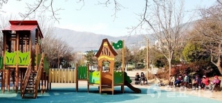 [창원58열전] 돌처럼 단단한 민심으로 지켜온 고장, 진해구 석동