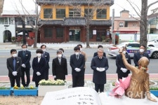 경남교육청, 인권·평화 조형물 설치 2주년 추모식