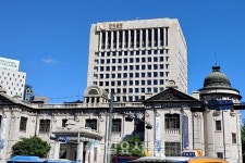 한국은행, 금리인하 시행 코앞…임시 금통위 개최 여부 논의