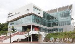 함안군립 칠원도서관, 북 드라이브 스루 도서대출 운영
