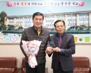 수원시의회 유재광 의원,  구운초교로부터 발전 공로 감사패 받아