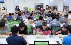 대전 서구, 구내식당 투명 가림막설치... 고강도 생활 속 거리두기 실천에 앞장
