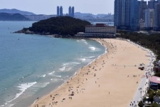 해운대 백사장, 2년만에 폭 20m 줄어든 까닭은?