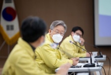 이재명 경기지사,  파주병원 방문...공공의료 역할 잘 감당하고 있다 격려